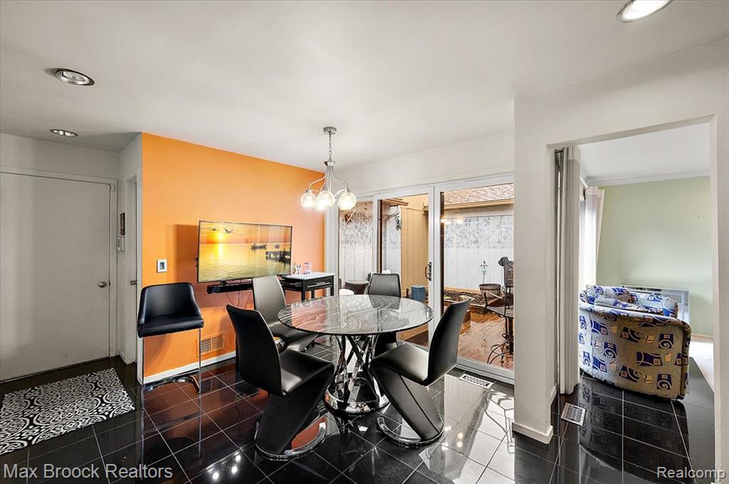 1592 S Hill Circle, Bloomfield Hills, MI 48304 — Photo 9