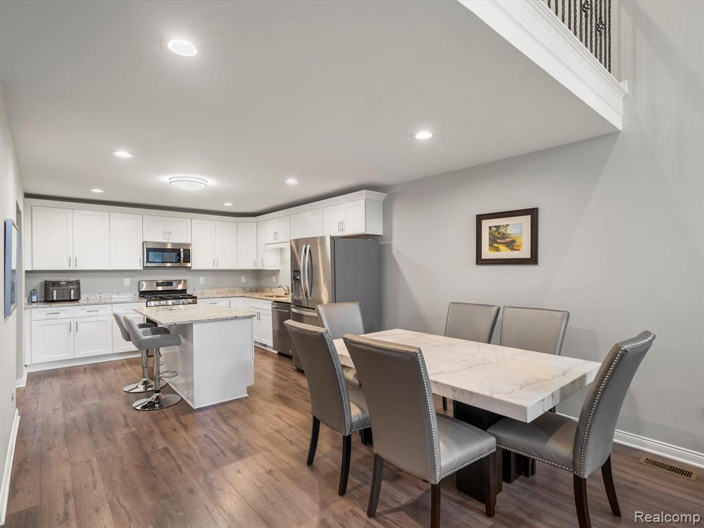 46854 EMERALD CREEK Drive, Shelby Twp, MI 48315 — Photo 12