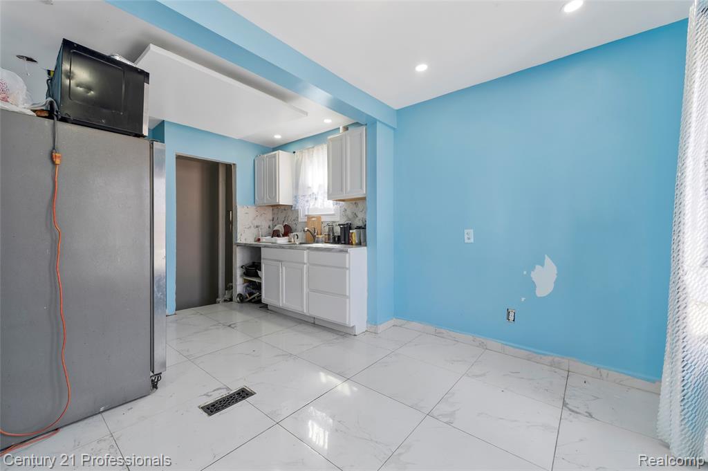 8040 Plainview Avenue, Detroit, MI 48228 — Photo 22