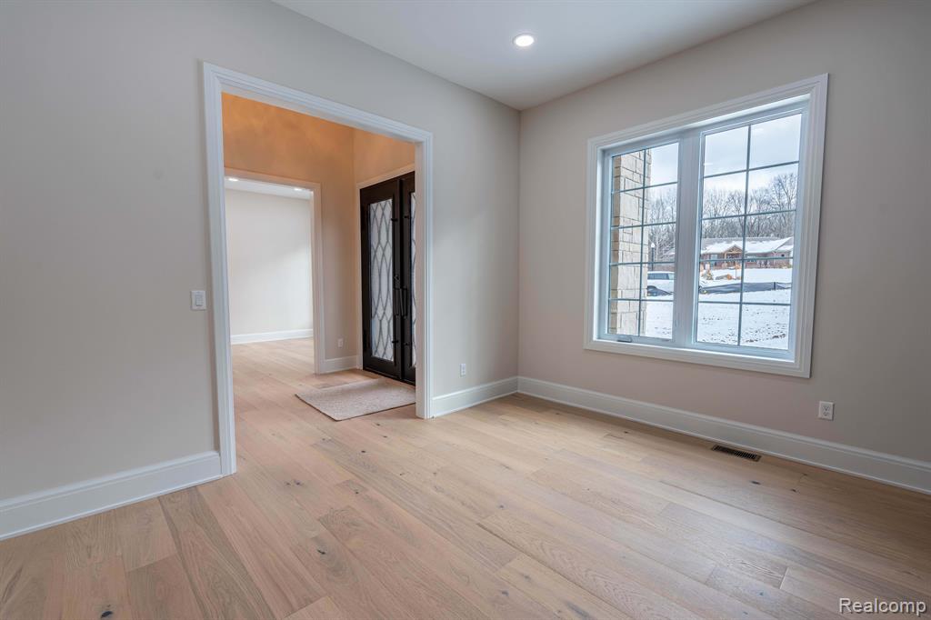 9033 DEERWOOD Road, Clarkston, MI 48348 — Photo 28