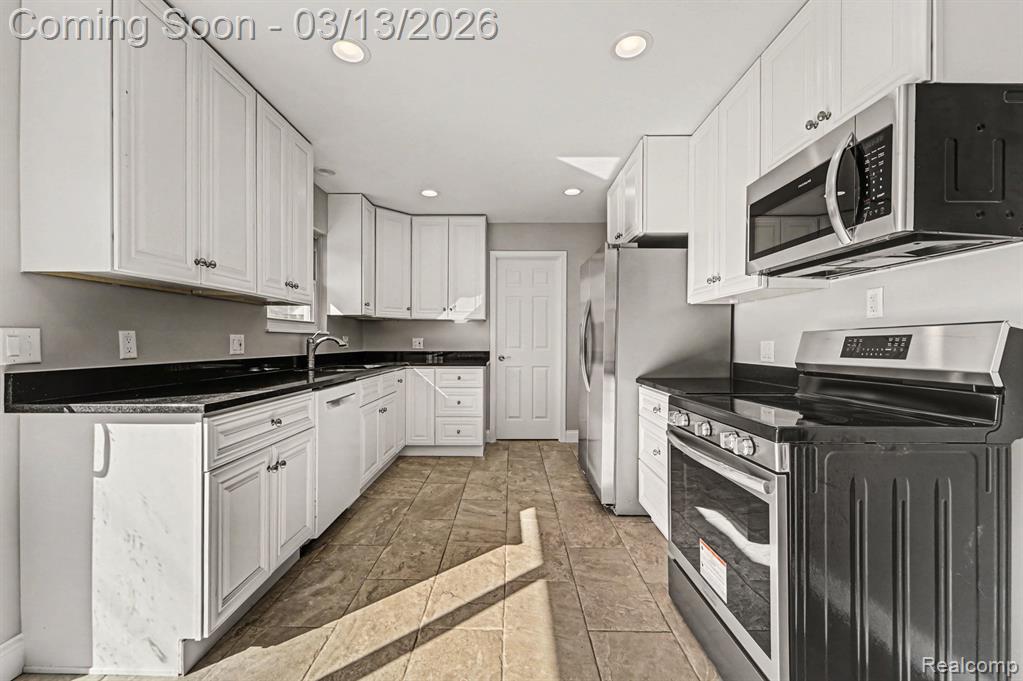 880 Hemingway Road, Lake Orion, MI 48362 — Photo 5