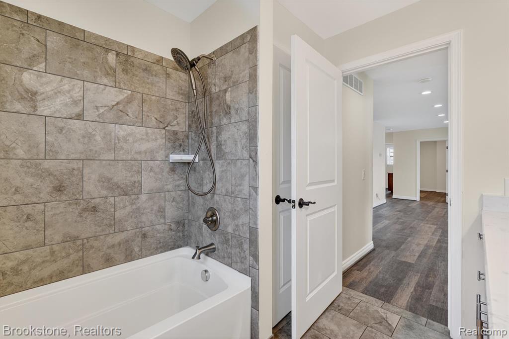 3695 Lotus Drive, Waterford, MI 48329 — Photo 23