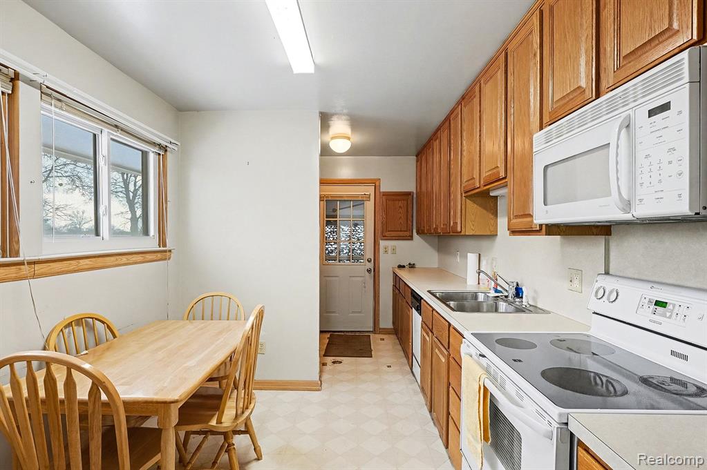 672 Linda Vista Drive, Pontiac, MI 48342 — Photo 16