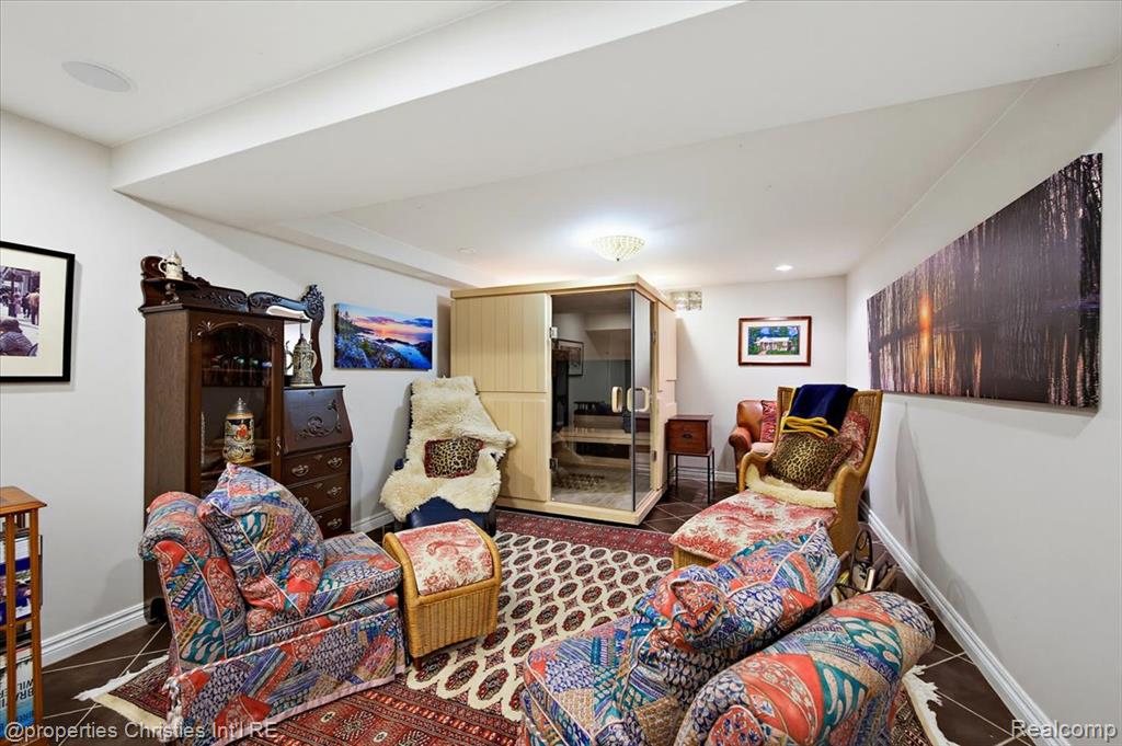 950 E Glengarry Circle, Bloomfield Hills, MI 48301 — Photo 52