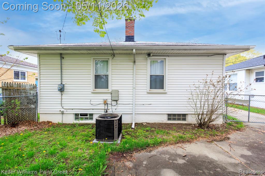 14211 Manhattan Street, Oak Park, MI 48237 — Photo 5