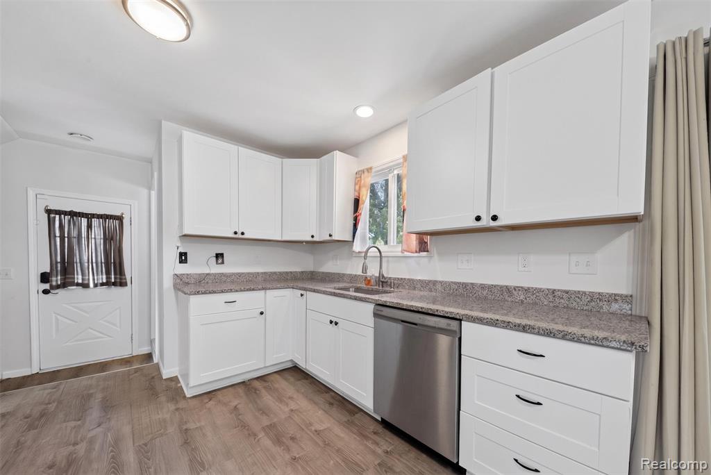 20471 Hollywood Street, Harper Woods, MI 48225 — Photo 15