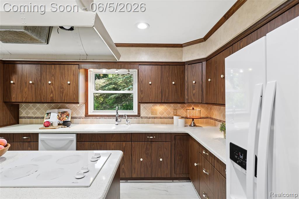 8701 Heatherset Drive, Brighton, MI 48114 — Photo 17