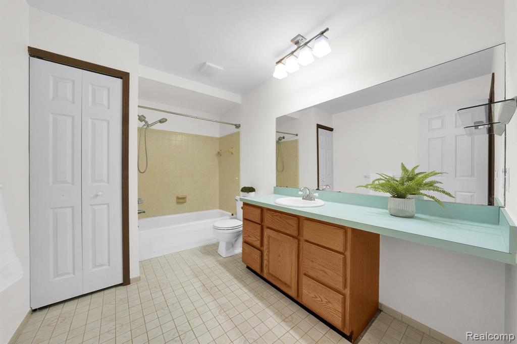 940 W Predmore Road, Oakland, MI — Photo 35