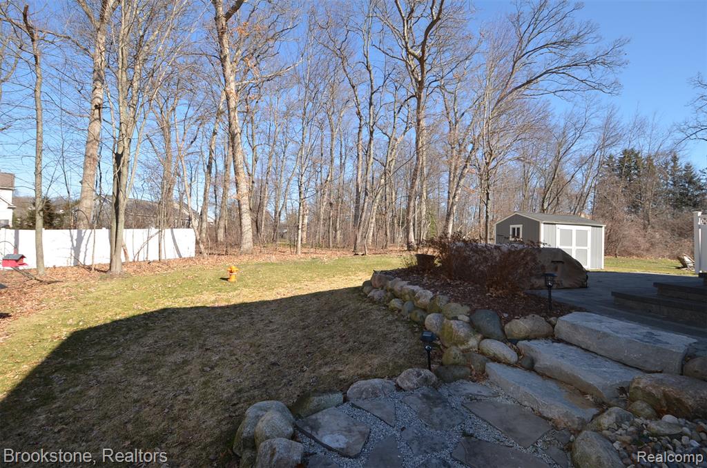 350 Fountain Park Drive, Waterford, MI 48327 — Photo 5