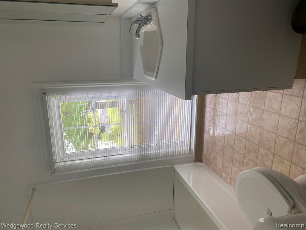 907 Monroe Street, Lapeer, MI 48446 — Photo 2