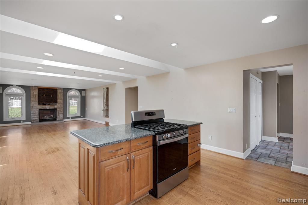 590 Hillwood, White Lake, MI 48383 — Photo 9