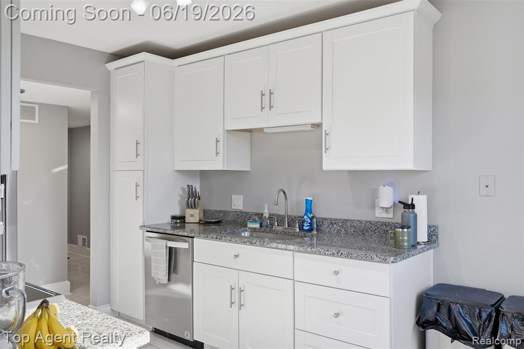 42374 Lochmoor Street, Clinton Twp, MI 48038 — Photo 5