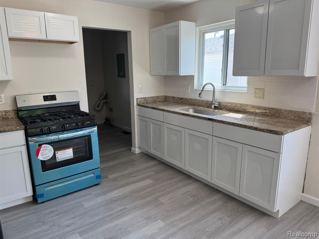 8684 PAIGE Avenue, Warren, MI 48089 — Photo 4