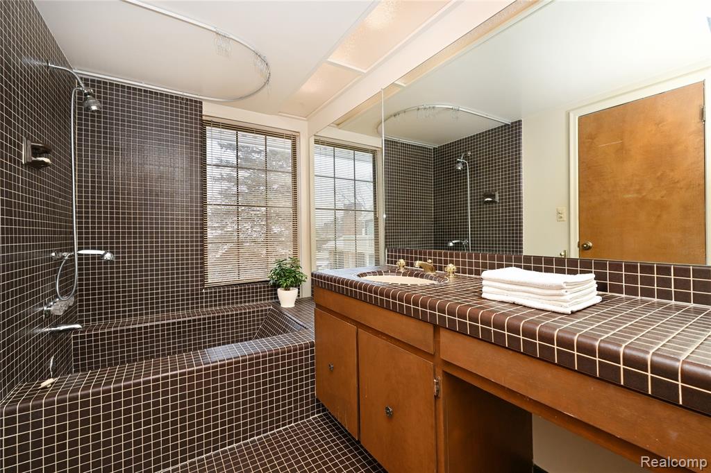 6011 Pebble Lane Court, West Bloomfield, MI — Photo 17
