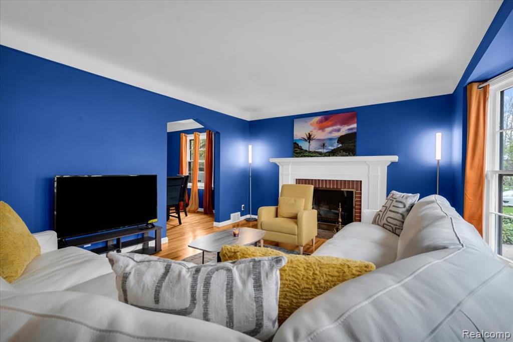 4995 Hillcrest Street, Grosse Pointe, MI 48236 — Photo 6