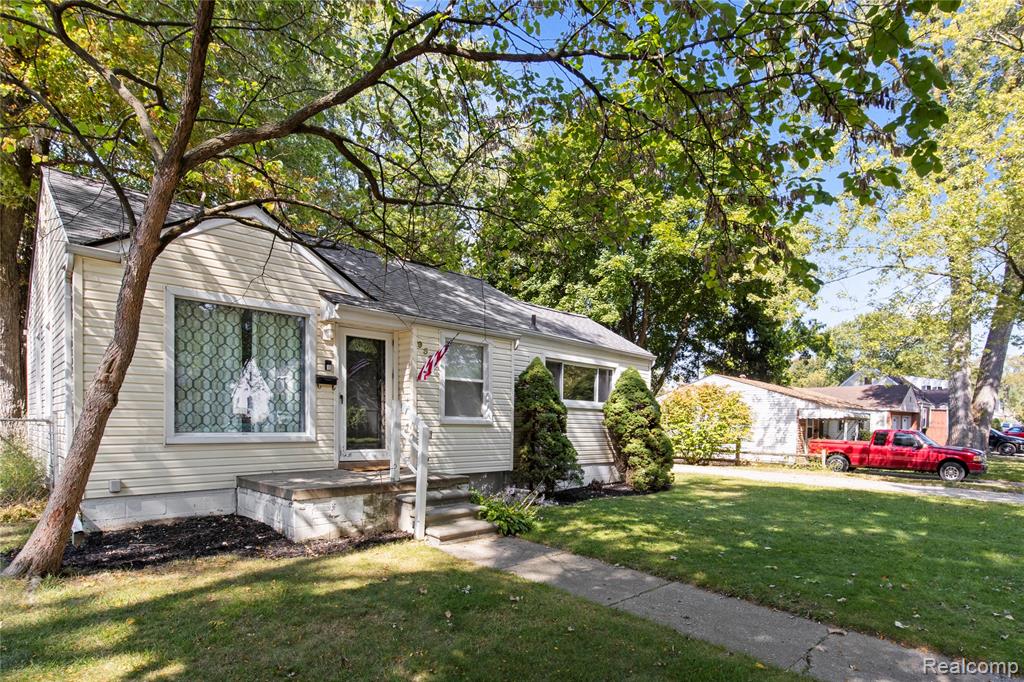 9591 Columbia, Redford, MI 48239 — Photo 2