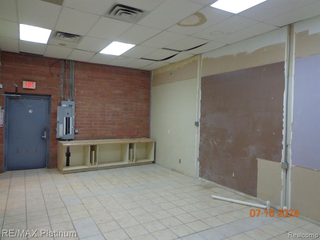 1818 N OLD US 23, Howell, MI 48843 — Photo 7