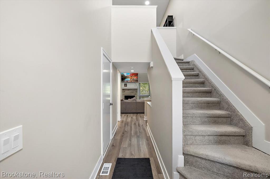 525 Oxford Court, Rochester Hills, MI 48307 — Photo 13