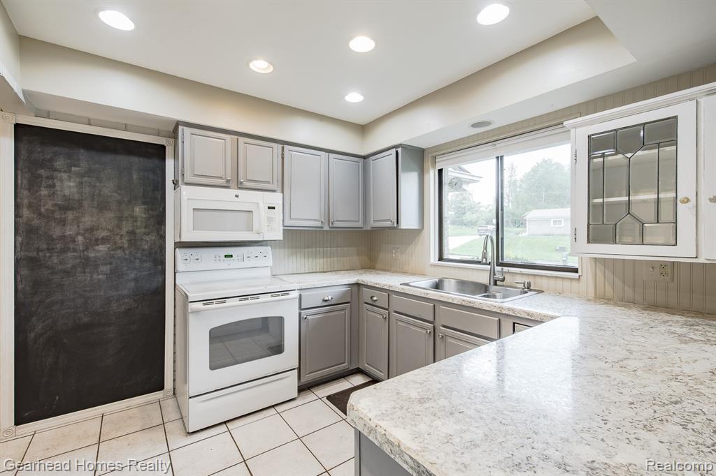 5453 Chanto Drive, Clarkston, MI — Photo 9