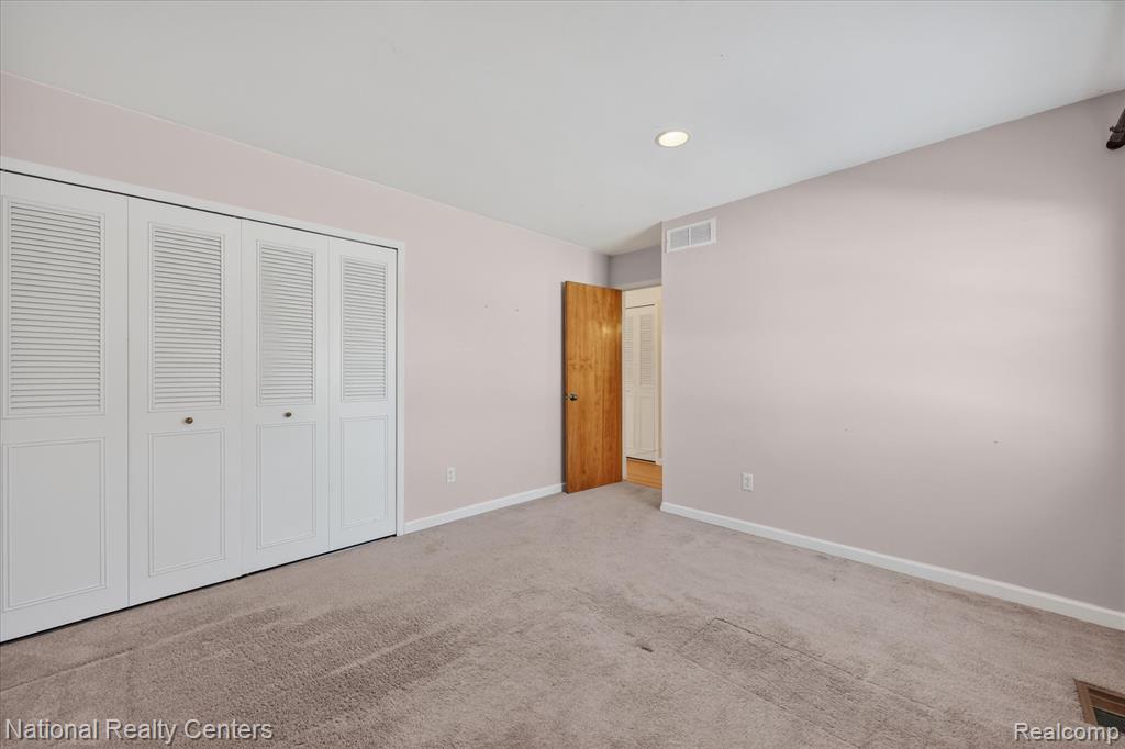 24825 Olde Orchard Street, Novi, MI — Photo 17