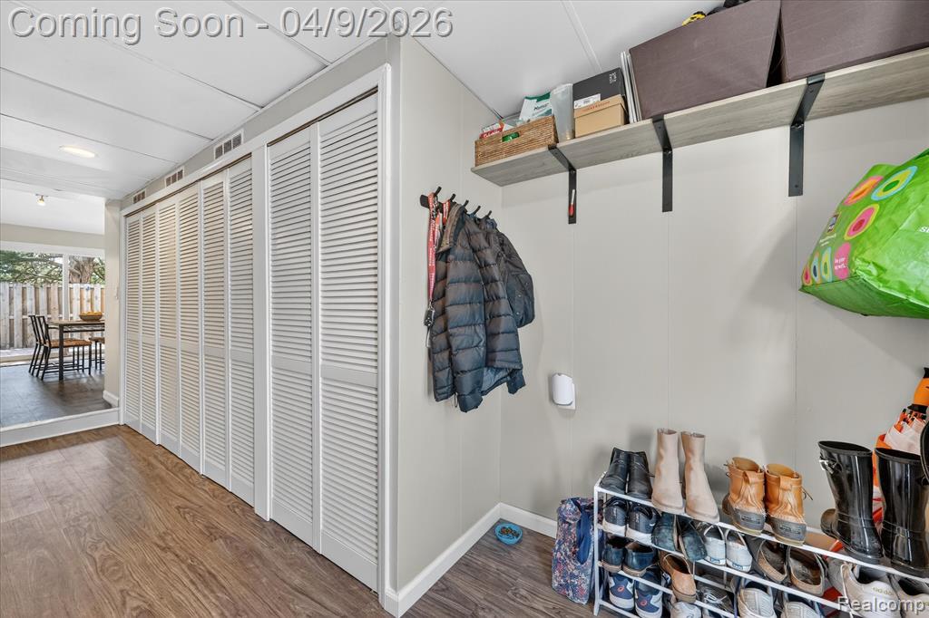 29100 Tawas Street, Madison Heights, MI 48071 — Photo 28