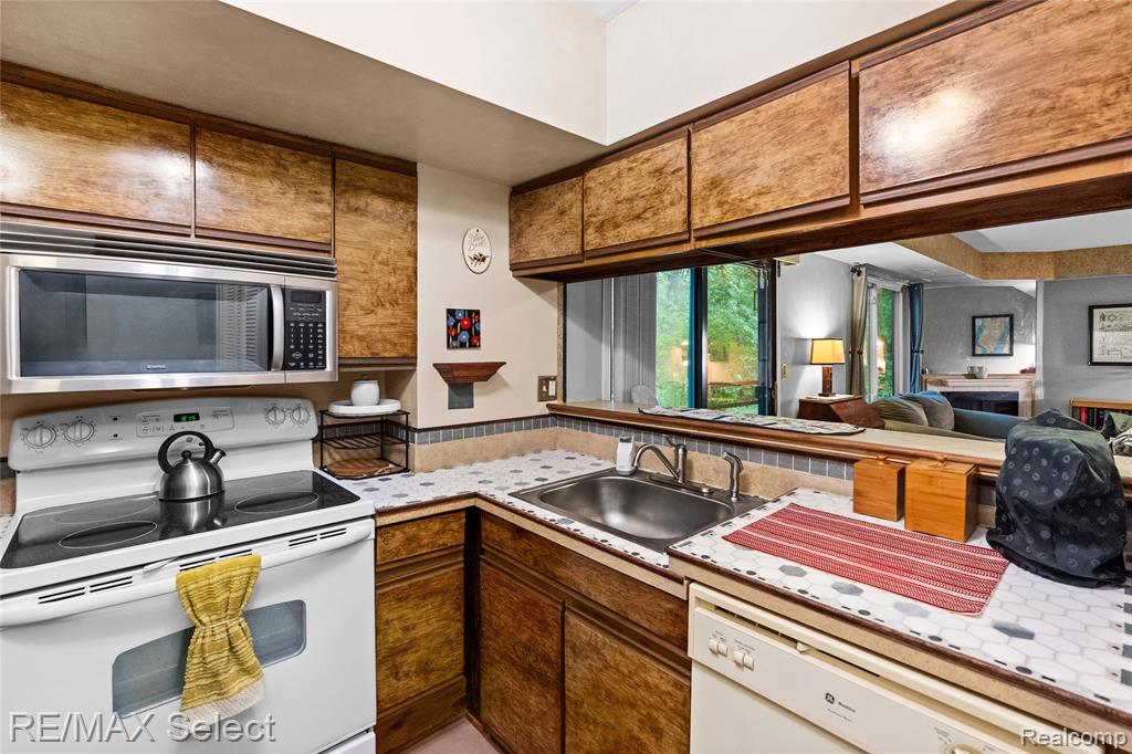 250 Briarcrest Drive, 130, Ann Arbor, MI 48104 — Photo 15