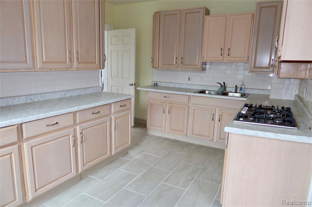 8469 Westminster Avenue, Warren, MI 48089 — Photo 6