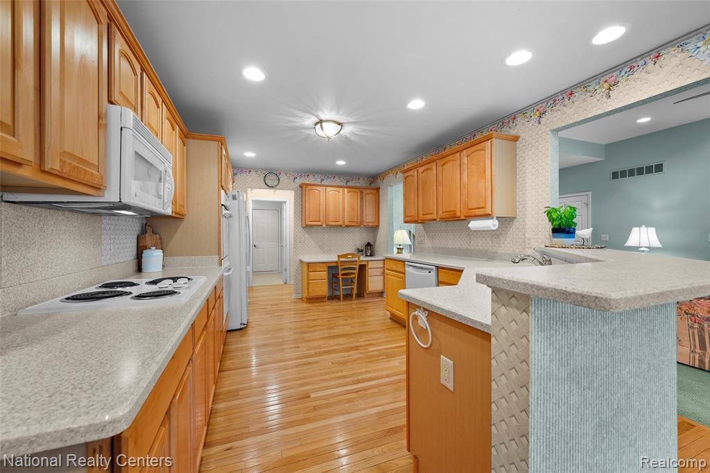 49455 N Glacier Avenue, 43, Northville, MI 48168 — Photo 10