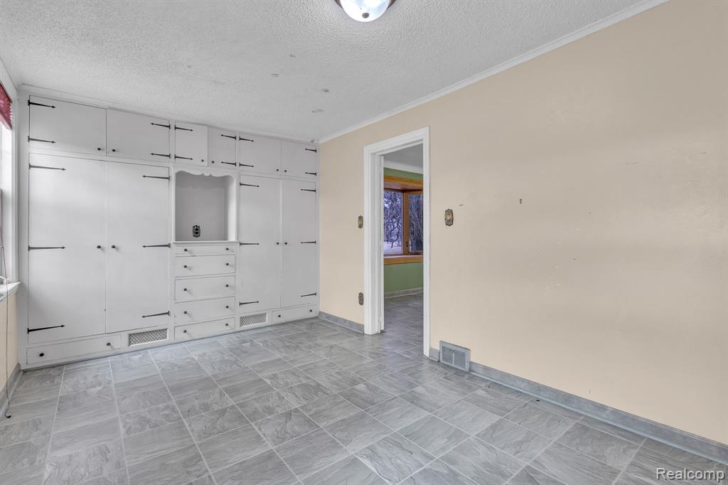 8202 N Inkster Road, Dearborn Heights, MI 48127 — Photo 18