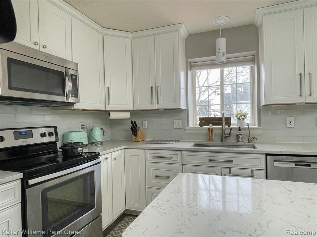 4927 Ravine Court - Photo 5