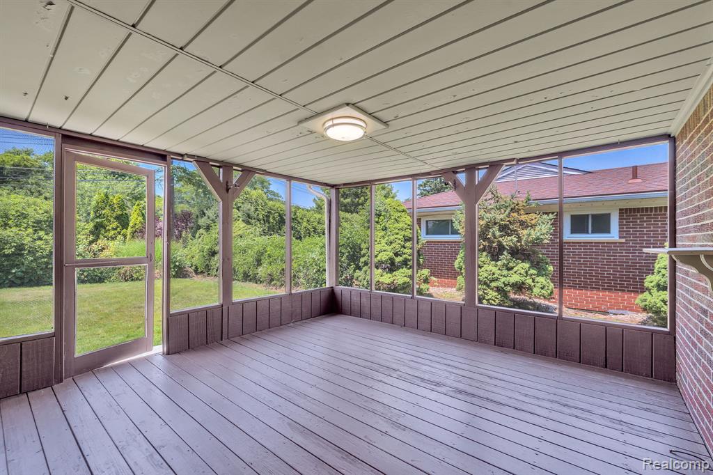 26327 Woodworth Circle, Dearborn Heights, MI 48127 — Photo 32