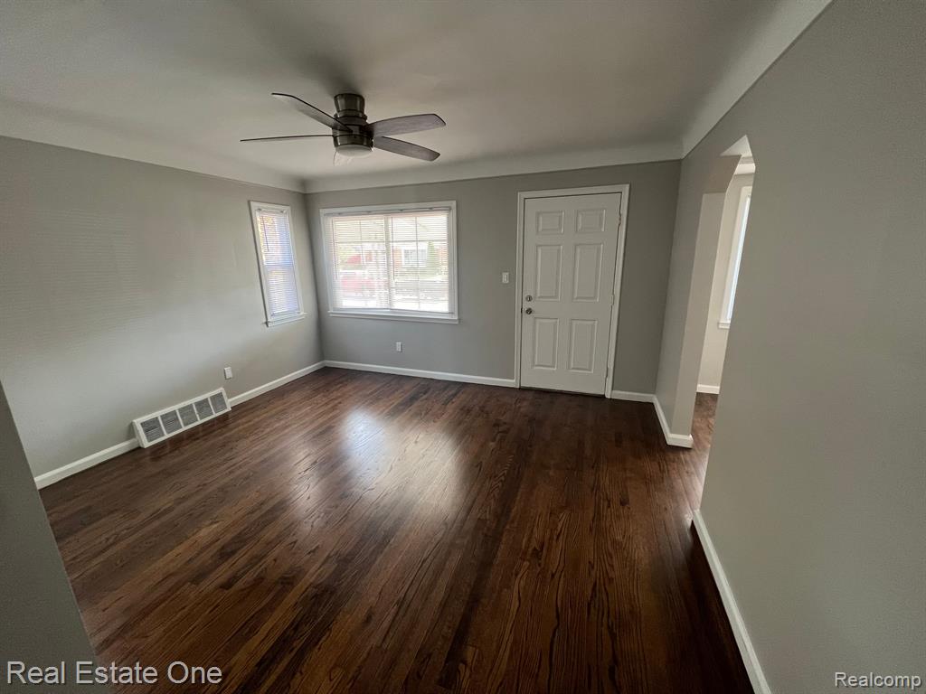 916 STEWART Avenue, Lincoln Park, MI 48146 — Photo 11
