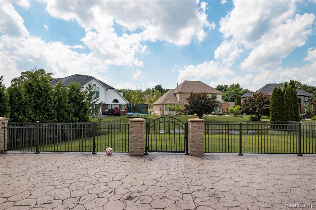 46431 Mariner Drive, Macomb, MI 48044 — Photo 7