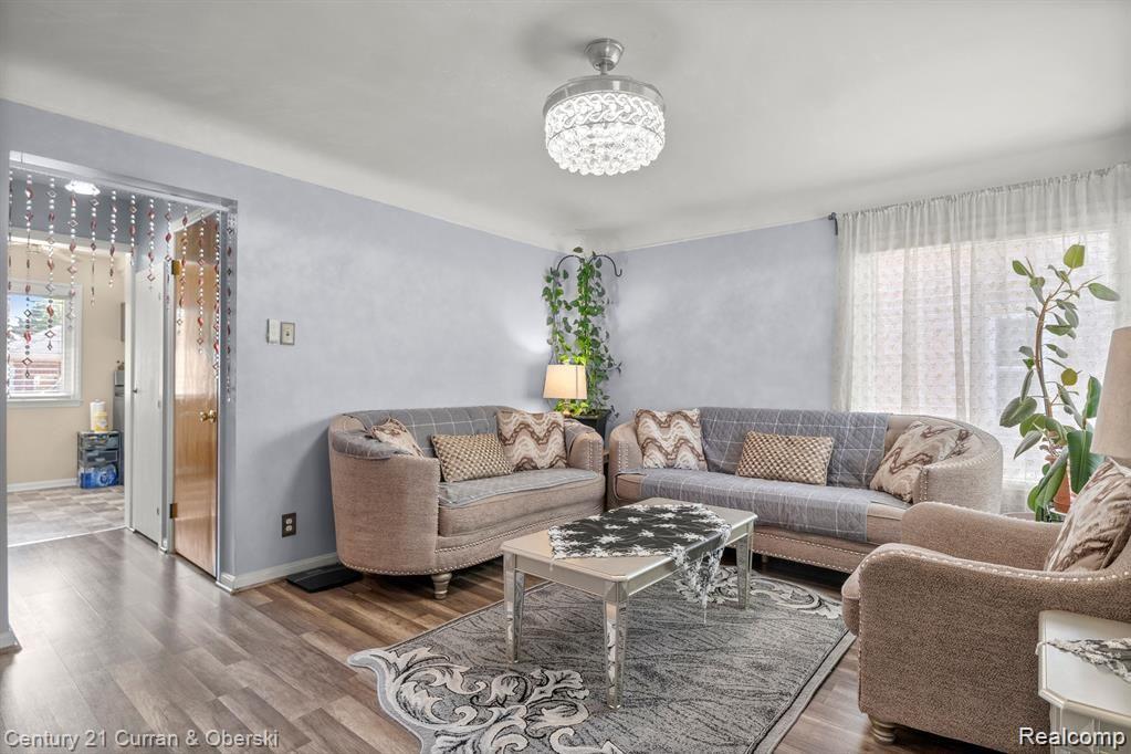 6906 FENTON Street, Dearborn Heights, MI 48127 — Photo 2