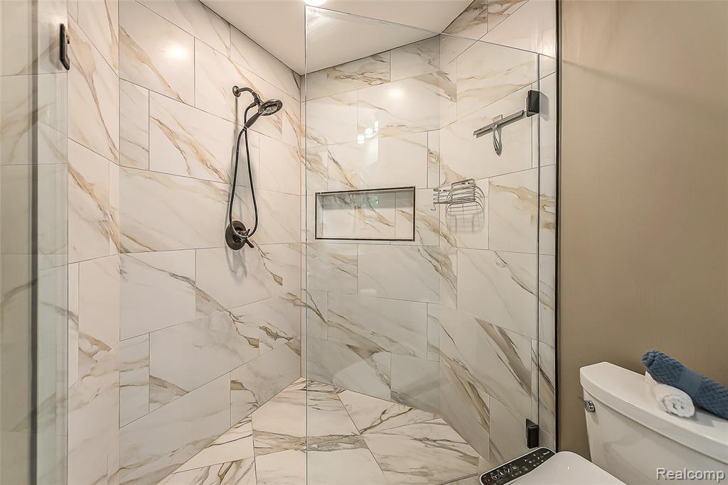 61121 Kocher Drive, South Lyon, MI 48178 — Photo 32