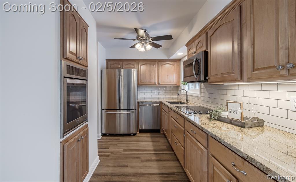 21123 Laurelwood Street, Farmington, MI 48336 — Photo 12