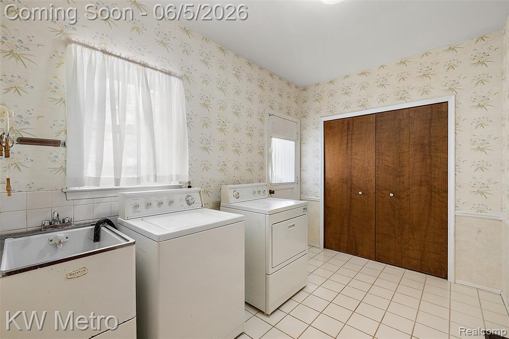 7036 Lindenmere Drive, Bloomfield Hills, MI 48301 — Photo 18