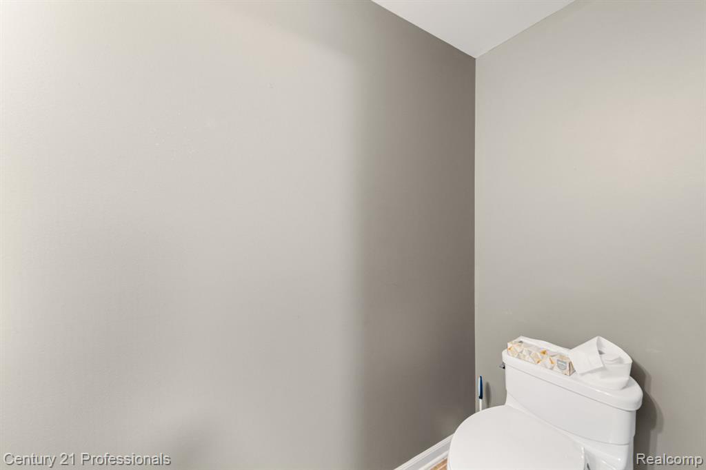412 Boardwalk Drive, Walled Lake, MI 48390 — Photo 27