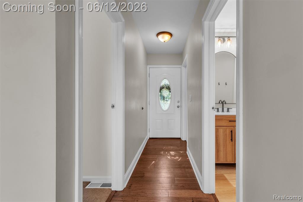 920 Hickory Ridge Circle, Milford, MI 48380 — Photo 7