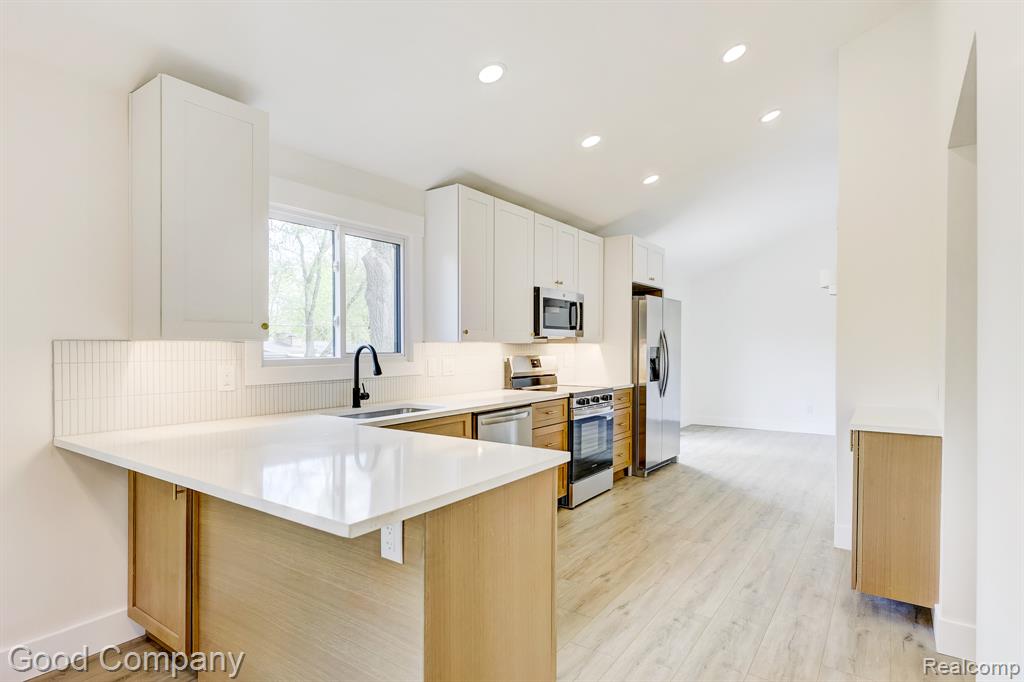 24250 Majestic Street, Oak Park, MI 48237 — Photo 18