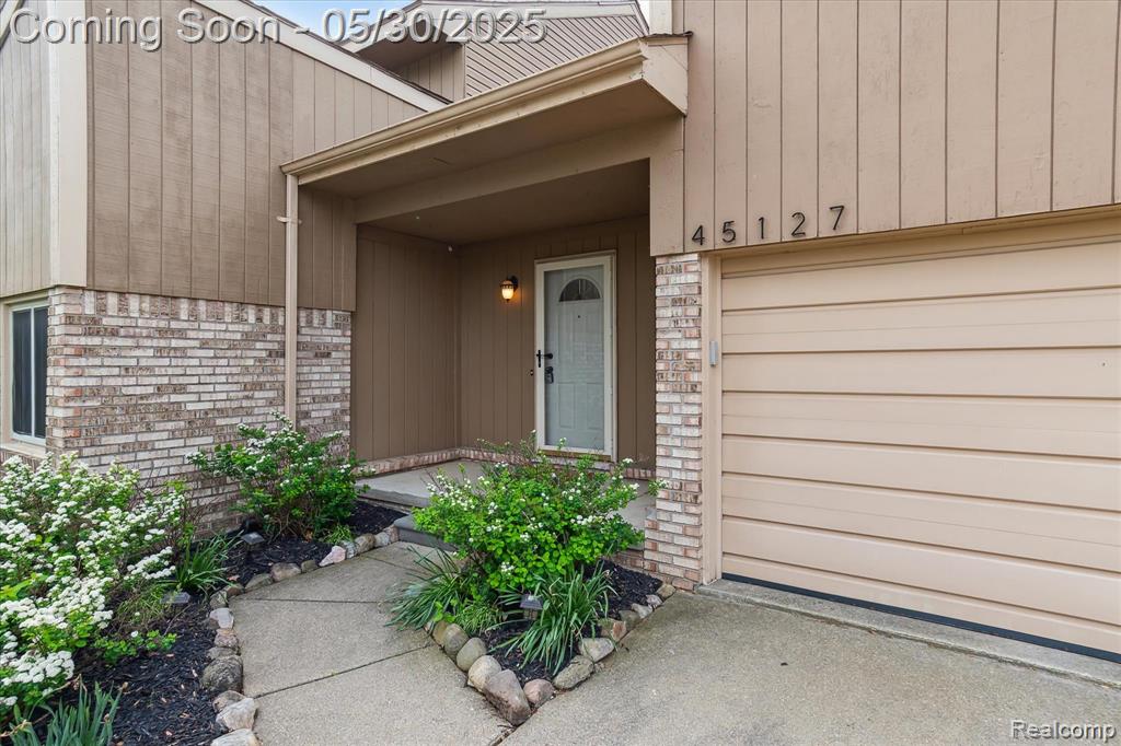 45127 Fair Oaks Drive, Canton, MI 48187 — Photo 2