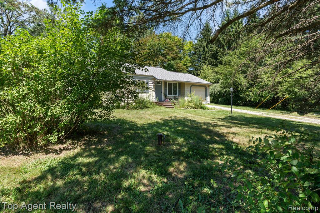 227 W Peterson Drive, Brighton, MI 48114 — Photo 34