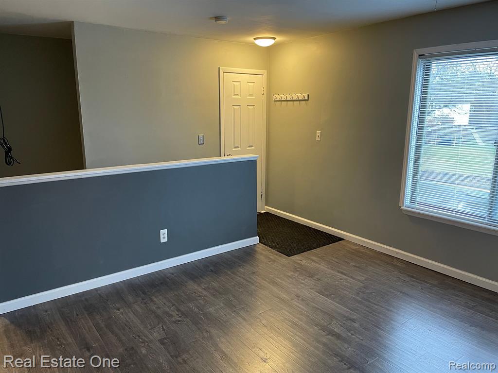 7220 BLUEWATER Drive, Clarkston, MI 48348 — Photo 12