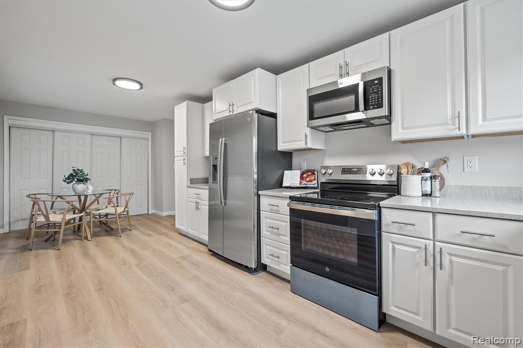 665 Stirling Street, Pontiac, MI 48340 — Photo 12