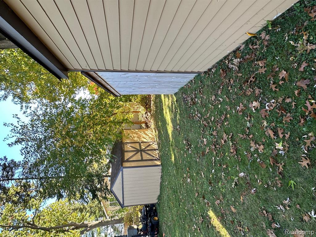 941 Shoshone Circle, Waterford, MI 48327 — Photo 11