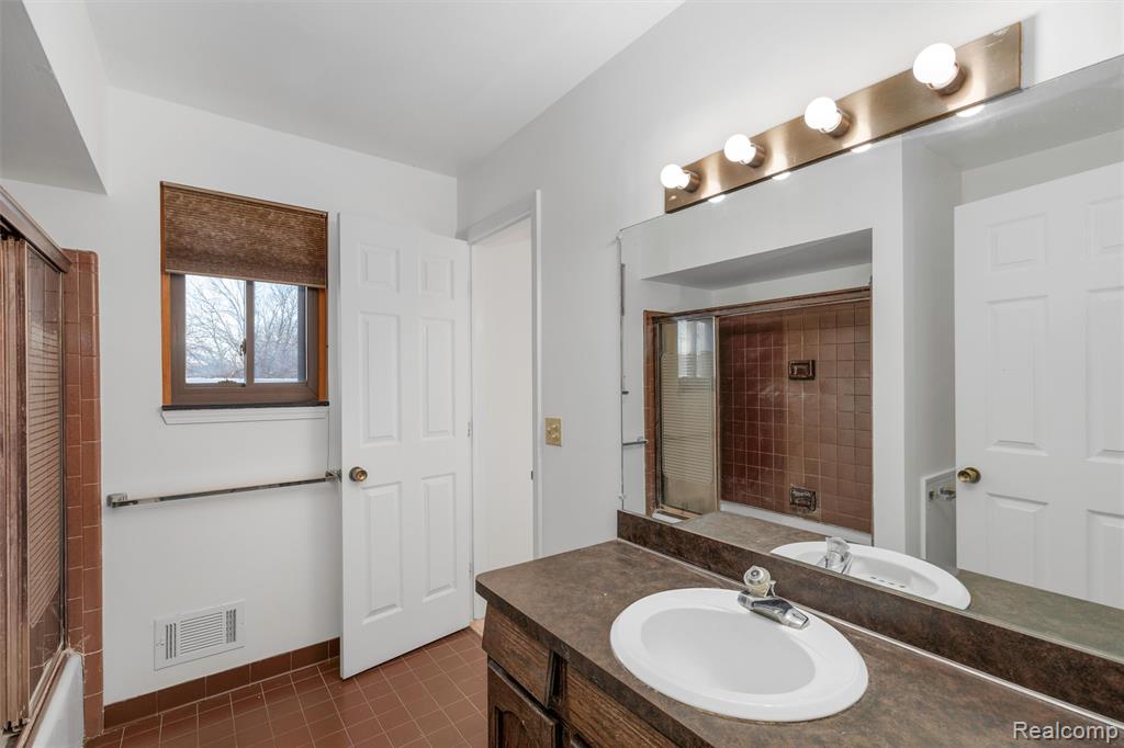42467 Eldon Avenue, Clinton Twp, MI 48038 — Photo 17
