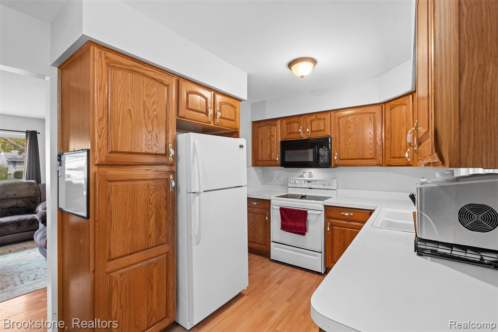 5503 Westchester Drive, Flint, MI 48532 — Photo 9