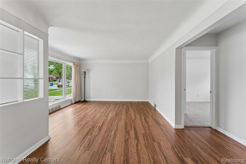 8108 Whitefield Street, Dearborn Heights, MI 48127 — Photo 4