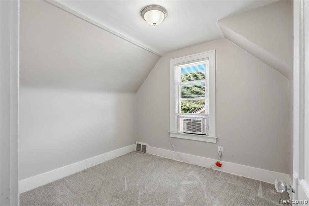 735 E Maxlow Avenue, Hazel Park, MI 48030 — Photo 16