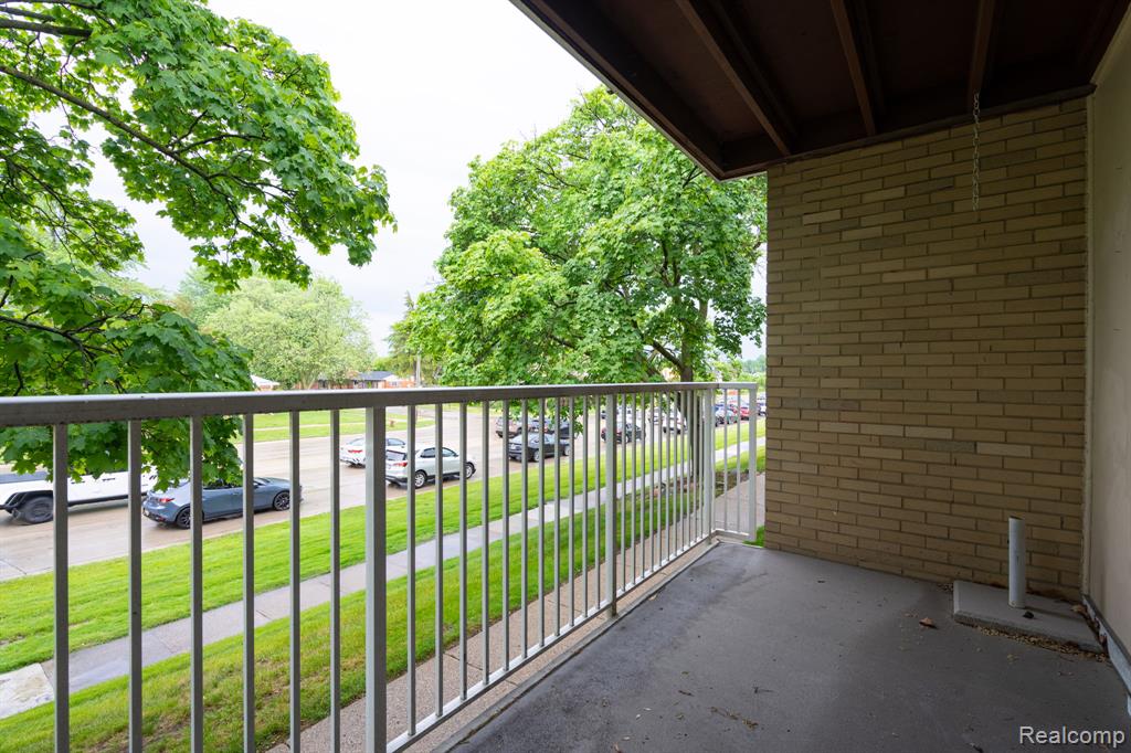 4909 Crooks Road, D4, Royal Oak, MI 48073 — Photo 16